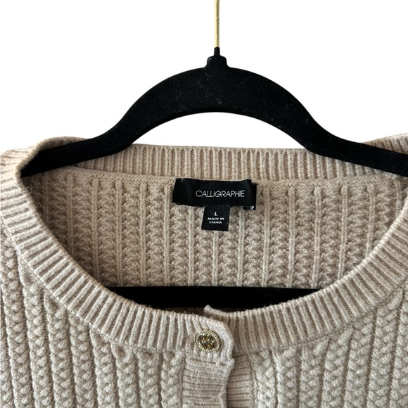 Elegant Sleeveless Knit vest Cardigan with gold buttons - Picture 3 of 7